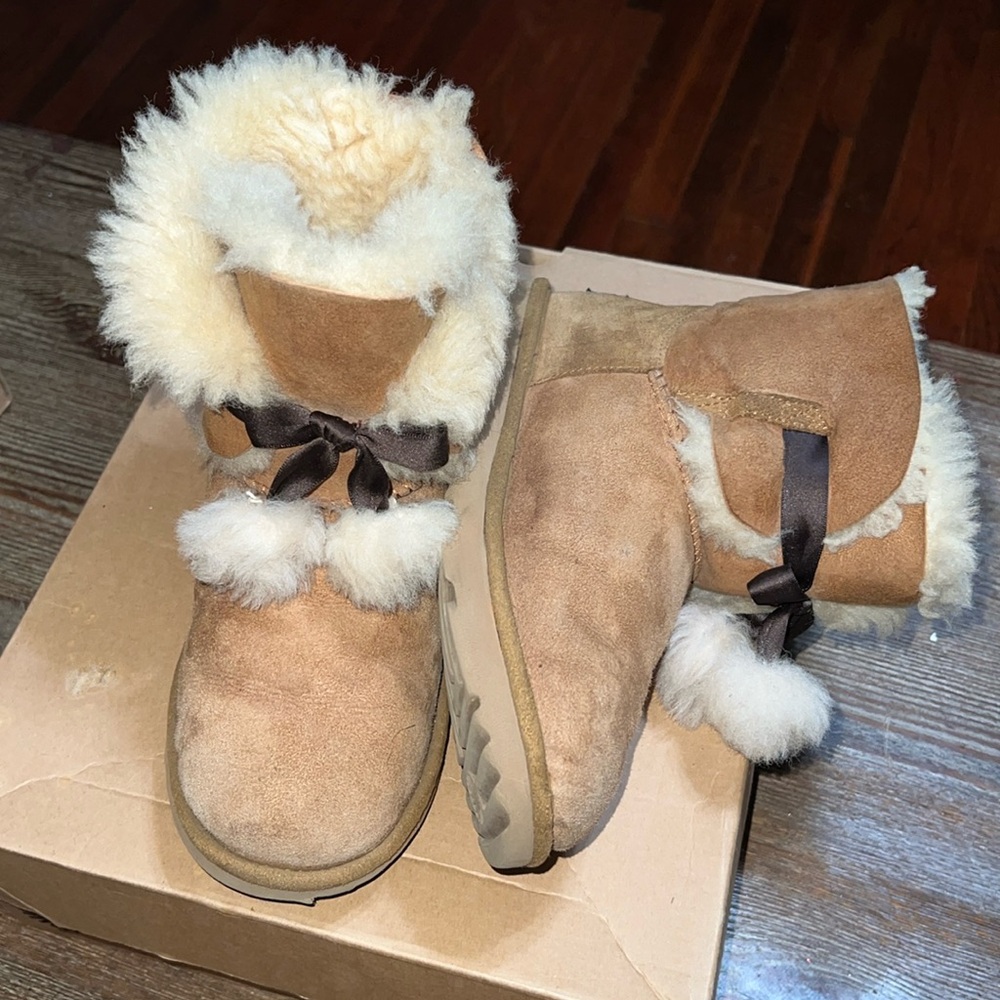 Ugg size 4y